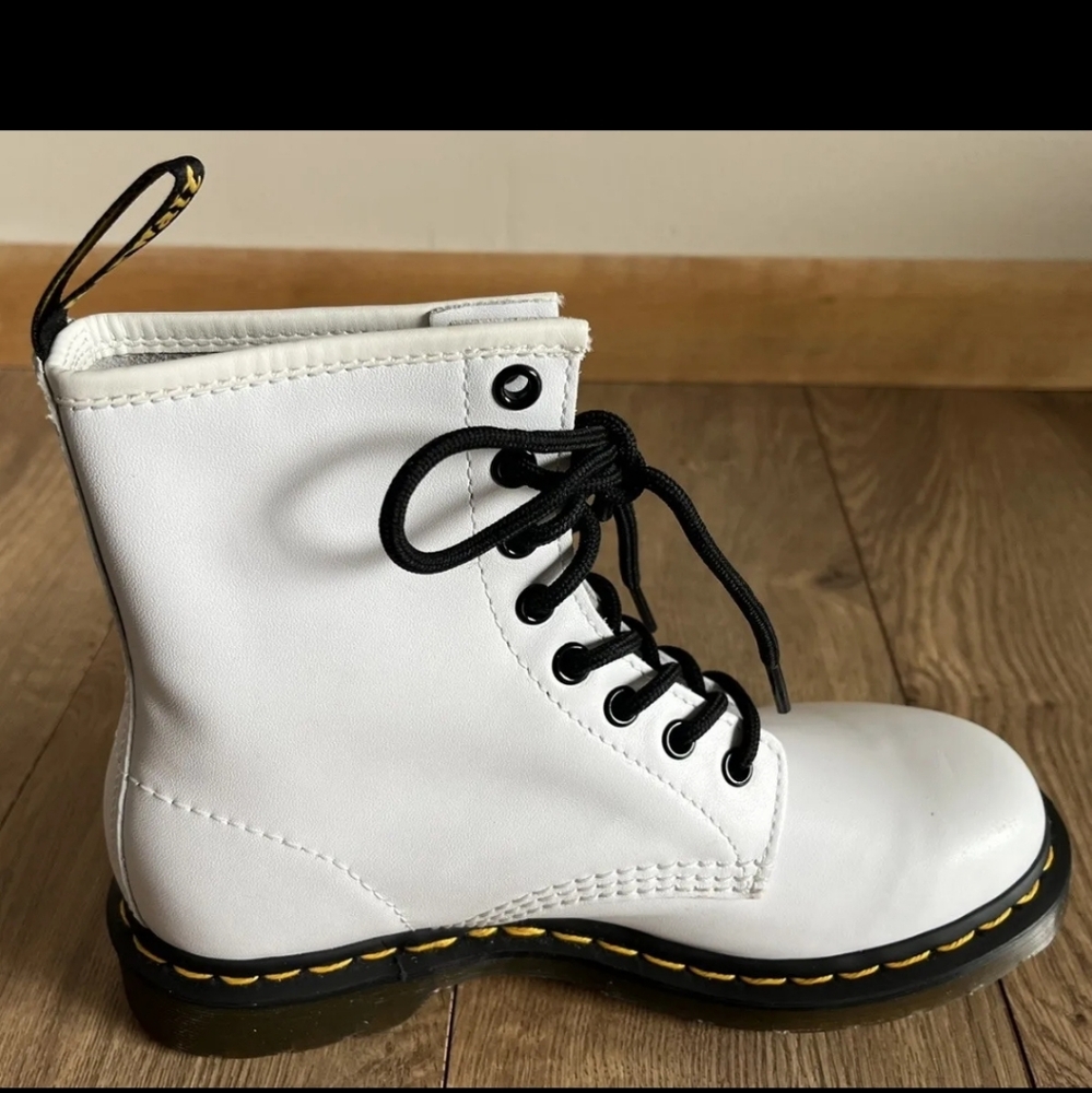 New Dr. Martens 25057 Leather White Women's Boots Size 10
